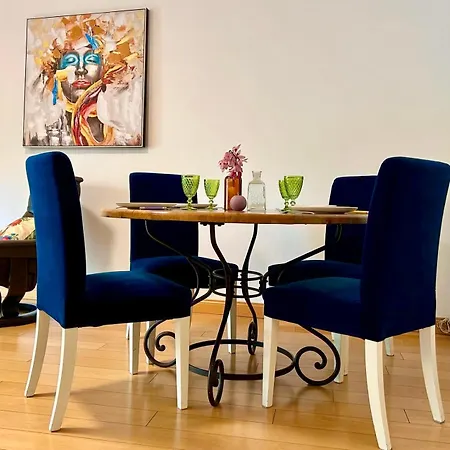 Le Victor Hugo De La Robine Apartment